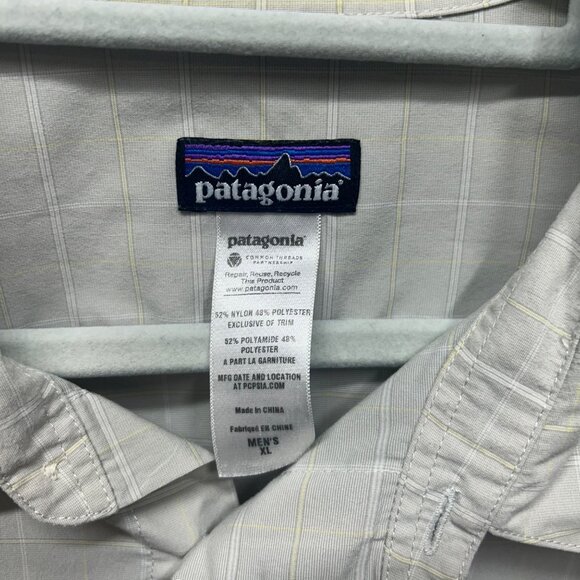 Patagonia Lightweight Long Sleeve Button down Zip Pocket Gray Plaid Size XL - Picture 2 of 9